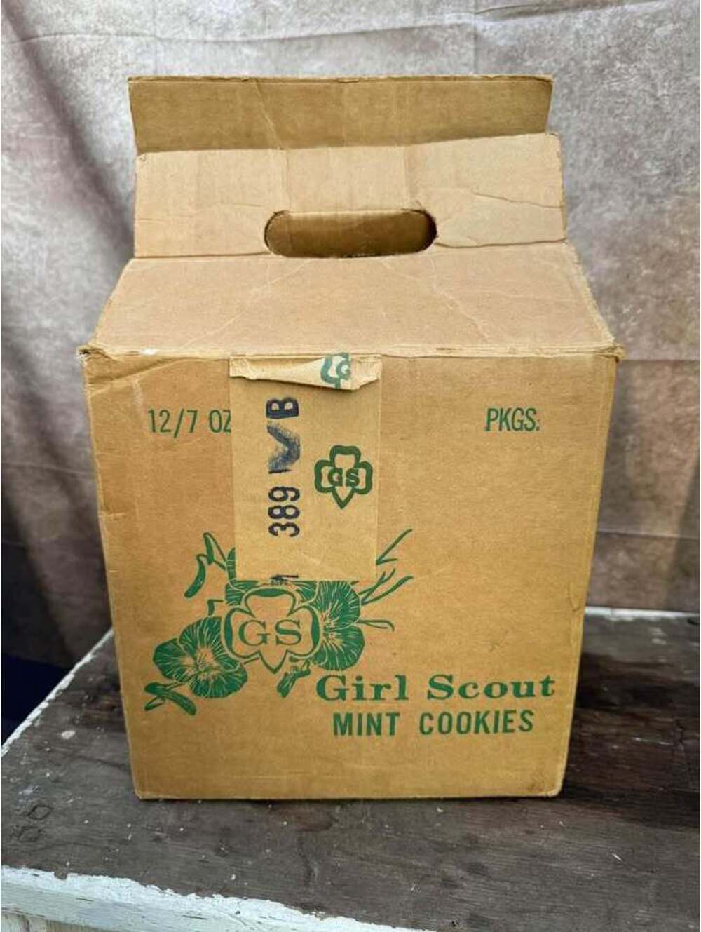 VINTAGE GIRL SCOUT COOKIES OVERPACK BOX MINT COOKIES HANDLED